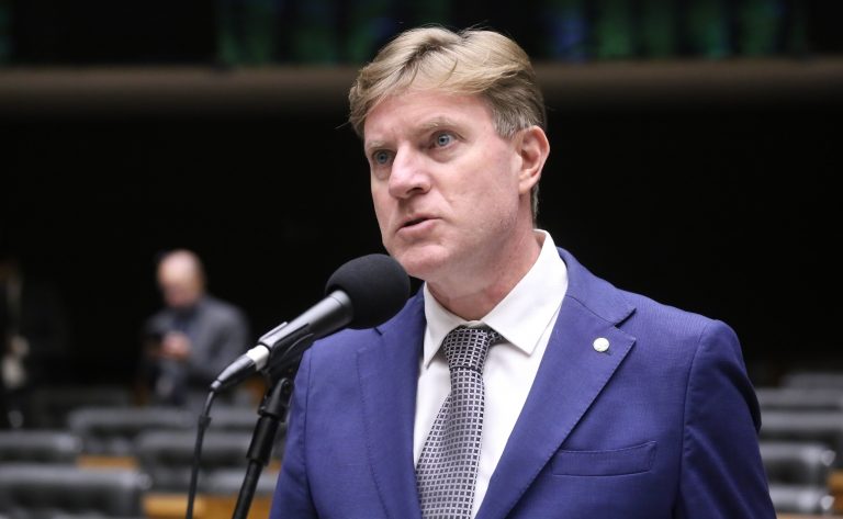 camara-aprova-projeto-que-obriga-companhias-aereas-a-dar-assistencia-a-familiares-de-vitimas-de-acidentes