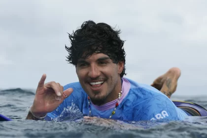 gabriel-medina-volta-ao-mundial-de-surfe-contra-mexicano