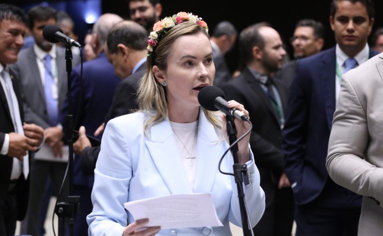 comissao-aprova-projeto-que-facilita-matricula-em-cidade-vizinha-mais-proxima-da-residencia