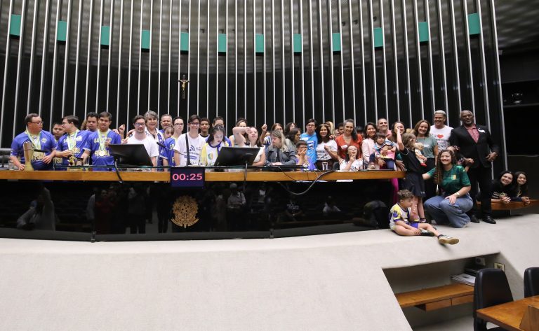 sessao-na-camara-marca-dia-da-sindrome-de-down-e-reforca-combate-a-exclusao