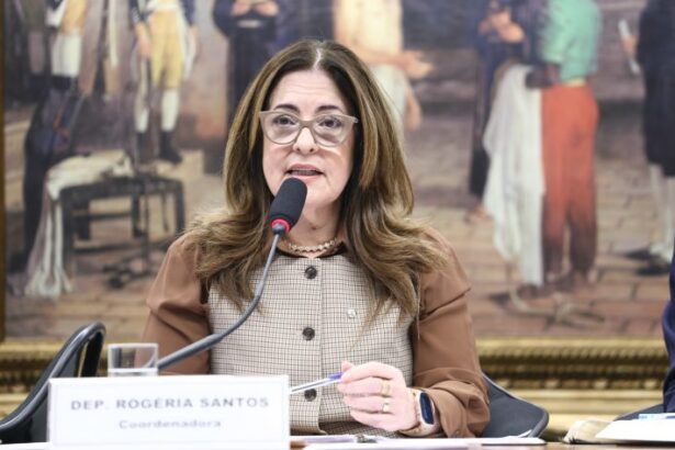 comissao-aprova-projeto-que-criminaliza-divulgacao-de-jogos-perigosos-para-criancas-na-internet