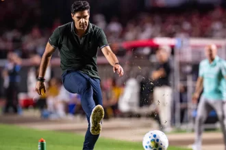 palmeiras-bate-sao-paulo-e-e-lider,-mas-abel-se-irrita-e-e-expulso