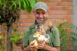 apos-perder-familiares,-voluntario-enfrenta-a-depressao-por-meio-do-cuidado-com-animais-silvestres