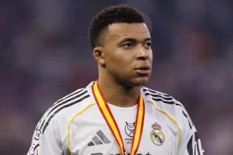 exame-de-mbappe-foi-feito-no-joelho-errado-pelo-real-madrid,-diz-jornal