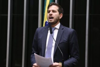 camara-aprova-projeto-que-ajusta-lei-orcamentaria-aos-gastos-com-a-nova-licenca-paternidade