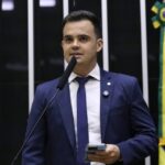 comissao-aprova-porte-de-arma-para-donos-de-lojas-de-armas-e-diretores-de-clubes-de-tiro