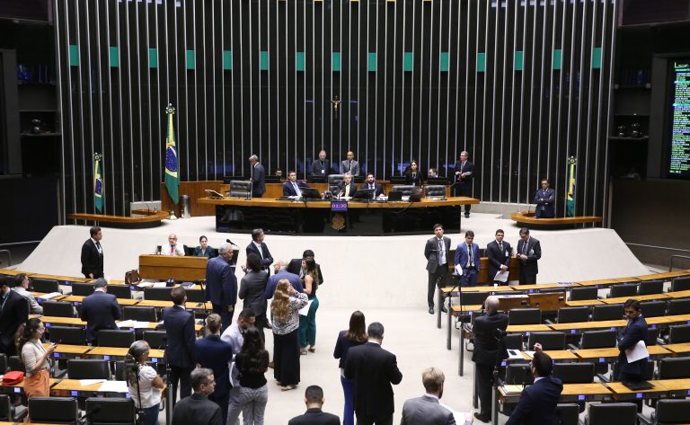 camara-aprova-regra-que-exige-comprovante-de-que-o-veiculo-nao-foi-apropriado-indevidamente-para-emitir-o-registro;-acompanhe