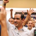 vicentinho-junior-e-ovacionado-por-liderancas-politicas-e-ofusca-presenca-de-adversarios-em-evento-de-vereadores-do-tocantins