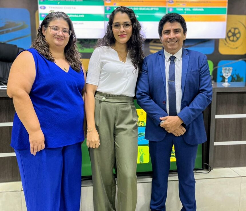 aluna-giovanna,-do-2o-periodo-de-direito,-da-instituicao-unitpac-tem-projeto-transformado-em-lei-por-meio-do-“vereador-por-um-dia”,-de-autoria-de-wilson-carvalho