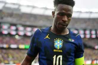 franca-vence-com-10-e-da-choque-de-realidade-no-brasil-a-76-dias-da-copa