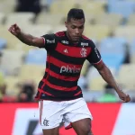 lesao-de-alex-sandro-abre-brecha-para-ayrton-lucas-se-redimir-no-flamengo