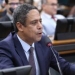 projeto-preve-salario-minimo-para-estagiarios-e-cria-sistema-de-cotas