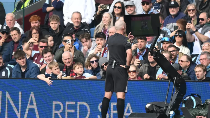 maioria-dos-torcedores-rejeita-var-e-pede-fim-na-premier-league-inglesa