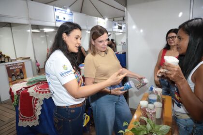 claudia-lelis-apoia-feira-dos-comerciantes-e-incentiva-o-empreendedorismo-em-divinopolis