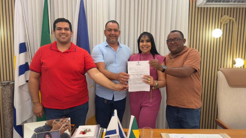 deputada-janad-articula-envio-de-caminhao-pipa-para-reforcar-combate-a-incendios-em-couto-magalhaes