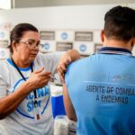 prefeitura-inicia-vacinacao-de-profissionais-da-saude-e-amplia-combate-a-dengue-com-novas-estrategias