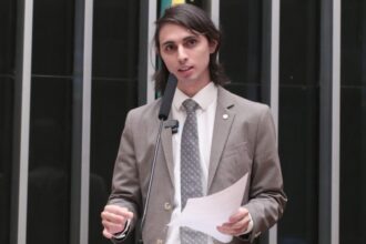projeto-torna-obrigatoria-informacao-sobre-agrotoxico-em-rotulo-de-alimentos