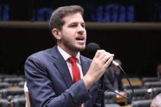 para-relator,-aumento-da-licenca-paternidade-e-o-maior-avanco-trabalhista-em-13-anos;-ouca-a-entrevista