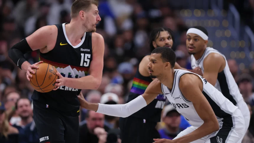 jokic-leva-a-melhor-sobre-wembanyama-e-decide-vitoria-do-nuggets-contra-spurs-na-nba