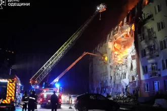ataque-russo-mata-crianca-e-deixa-mortos-e-feridos-em-odessa;-imagens