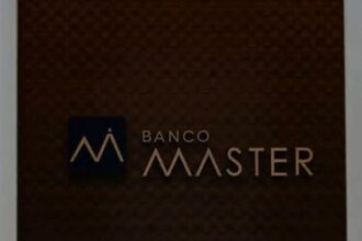 banco-master-declara-pagamentos-milionarios-a-temer,-lewandowski,-mantega-e-acm-neto,-revelam-documentos-da-receita