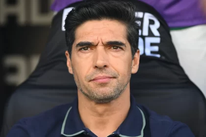 abel-ferreira-e-suspenso-por-8-jogos-e-fica-fora-do-classico-contra-o-corinthians