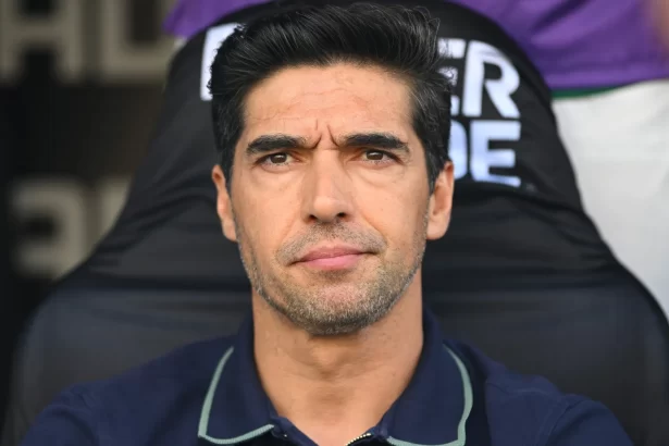 abel-ferreira-e-suspenso-por-8-jogos-e-fica-fora-do-classico-contra-o-corinthians