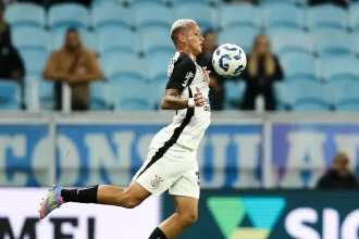 aposta-de-diniz-abre-placar,-e-corinthians-vence-na-estreia-da-libertadores