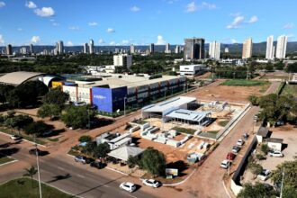 obras-do-centro-de-educacao-e-saude-inclusiva-sarah-gomes-avancam-com-instalacao-de-paineis-isotermicos