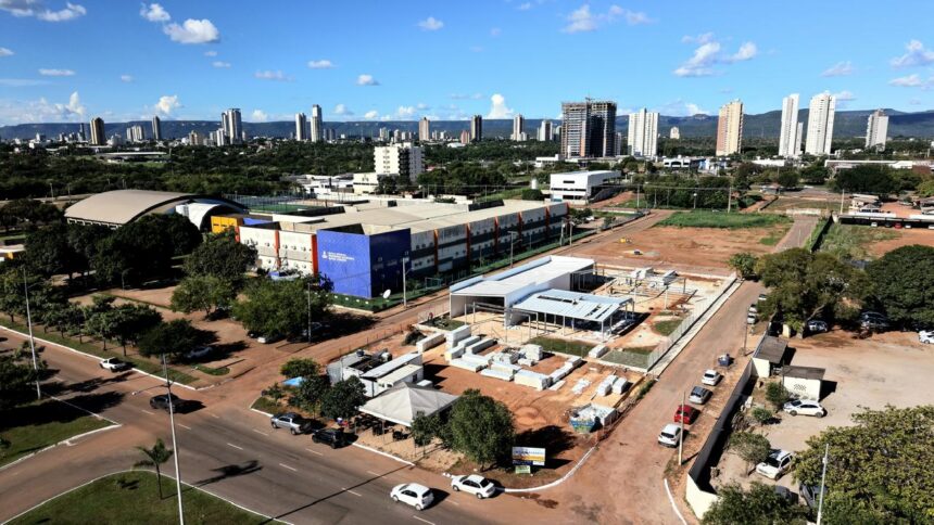 obras-do-centro-de-educacao-e-saude-inclusiva-sarah-gomes-avancam-com-instalacao-de-paineis-isotermicos