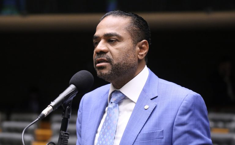 comissao-aprova-alerta-em-rotulo-sobre-efeito-de-remedio-em-motoristas