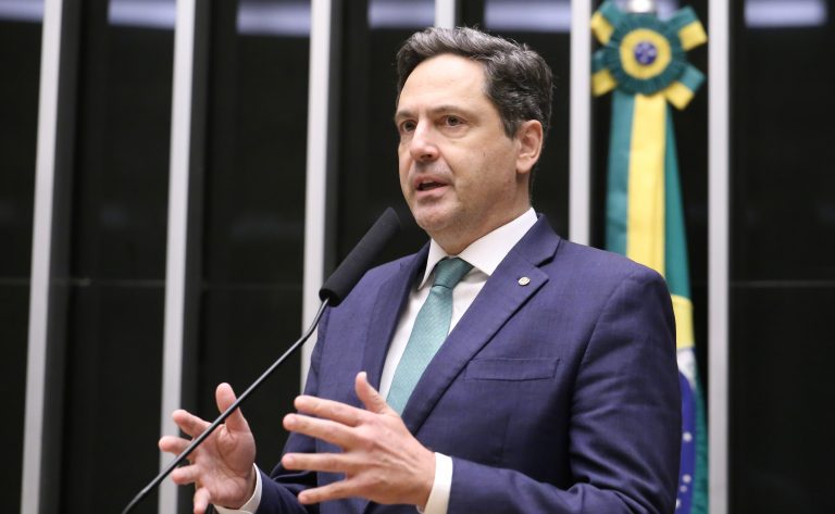 comissao-aprova-projeto-que-classifica-pcc-e-cv-como-grupos-terroristas-junto-a-11-carteis-latinos