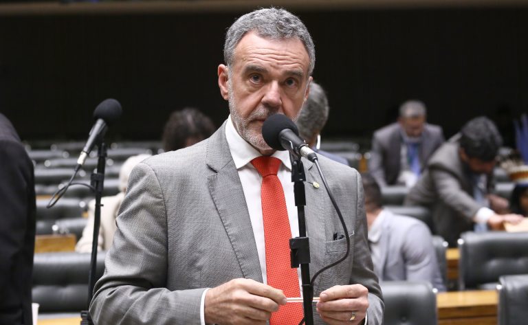 comissao-aprova-proibicao-de-reuso-de-embalagens-de-tintas-imobiliarias