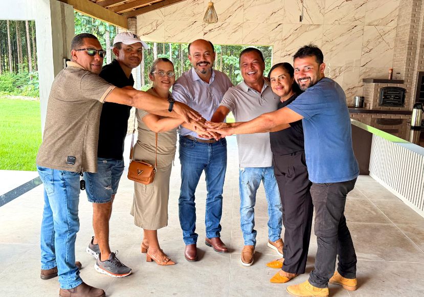 em-axixa,-sandoval-cardoso-fortalece-pre-candidatura:-prefeito-auri-wulange-e-cinco-vereadores-declaram-apoio-a-camara-federal