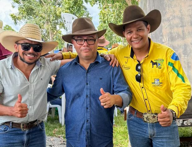 miguel-filho-reforca-presenca-politica-e-participa-da-6a-tropeada-redea-solta-da-barraria-ao-lado-da-comunidade