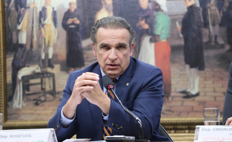 comissao-aprova-projeto-que-padroniza-sinalizacao-em-rodovias-federais-concedidas