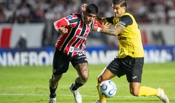 artur-faz-o-1°,-sao-paulo-melhora-apos-vaias,-bate-o’higgins-e-lidera-grupo