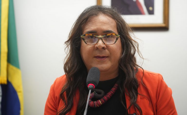 projeto-declara-ser-de-interesse-publico-injecao-semestral-contra-o-hiv