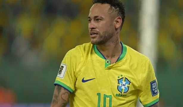 maioria-dos-brasileiros-defende-neymar-na-copa,-aponta-datafolha