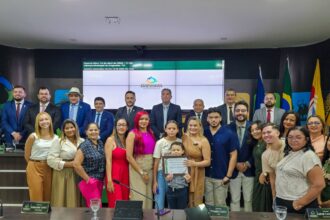 suplente-de-vereadora-e-mulher-mais-votada-de-araguaina,-alessandra-pereira-e-homenageada-com-mocao-de-aplausos-pela-camara-municipal