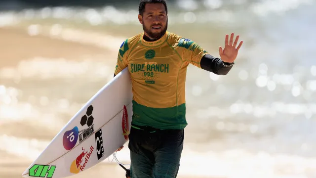 mineirinho-inaugura-novo-papel-na-brazilian-storm-treinando-medina-e-pupo