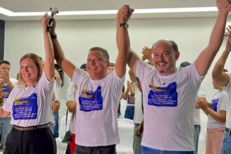 prefeito-dr.-auri-wulange-oficializa-apoio-a-sandoval-cardoso-e-deputada-estadual-claudia-lelis-em-axixa-com-presenca-do-prefeito-clayton-de-nazare