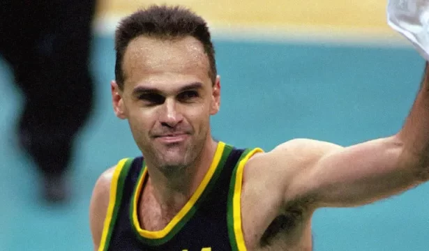 oscar-schmidt-e-cremado-com-a-camisa-da-selecao-brasileira-de-basquete