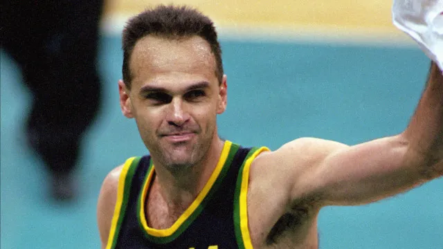 oscar-schmidt-e-cremado-com-a-camisa-da-selecao-brasileira-de-basquete