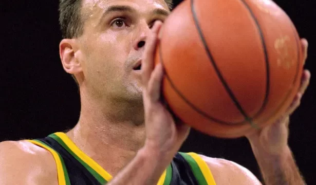 oscar-impressionou-kobe,-derrotou-robinson-e-recebeu-de-bird-seu-maior-premio