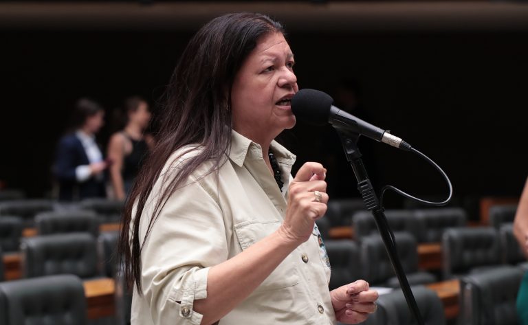 comissao-da-camara-aprova-piso-salarial-de-r$-5,5-mil-para-assistentes-sociais;-texto-pode-ir-ao-senado