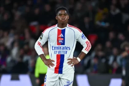 endrick-leva-bronca-de-possivel-rival-da-copa-apos-‘provocar’-torcida-do-psg:-‘jogue-futebol’