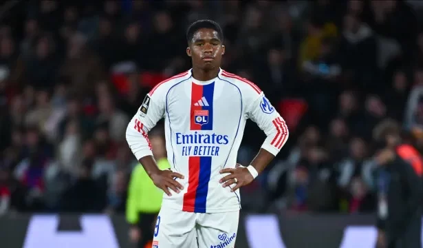 endrick-leva-bronca-de-possivel-rival-da-copa-apos-‘provocar’-torcida-do-psg:-‘jogue-futebol’