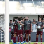 fluminense-vira-no-fim-sobre-santos-de-neymar,-em-jogo-com-golacos-na-vila