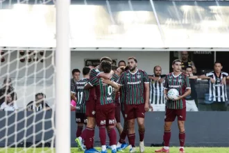 fluminense-vira-no-fim-sobre-santos-de-neymar,-em-jogo-com-golacos-na-vila